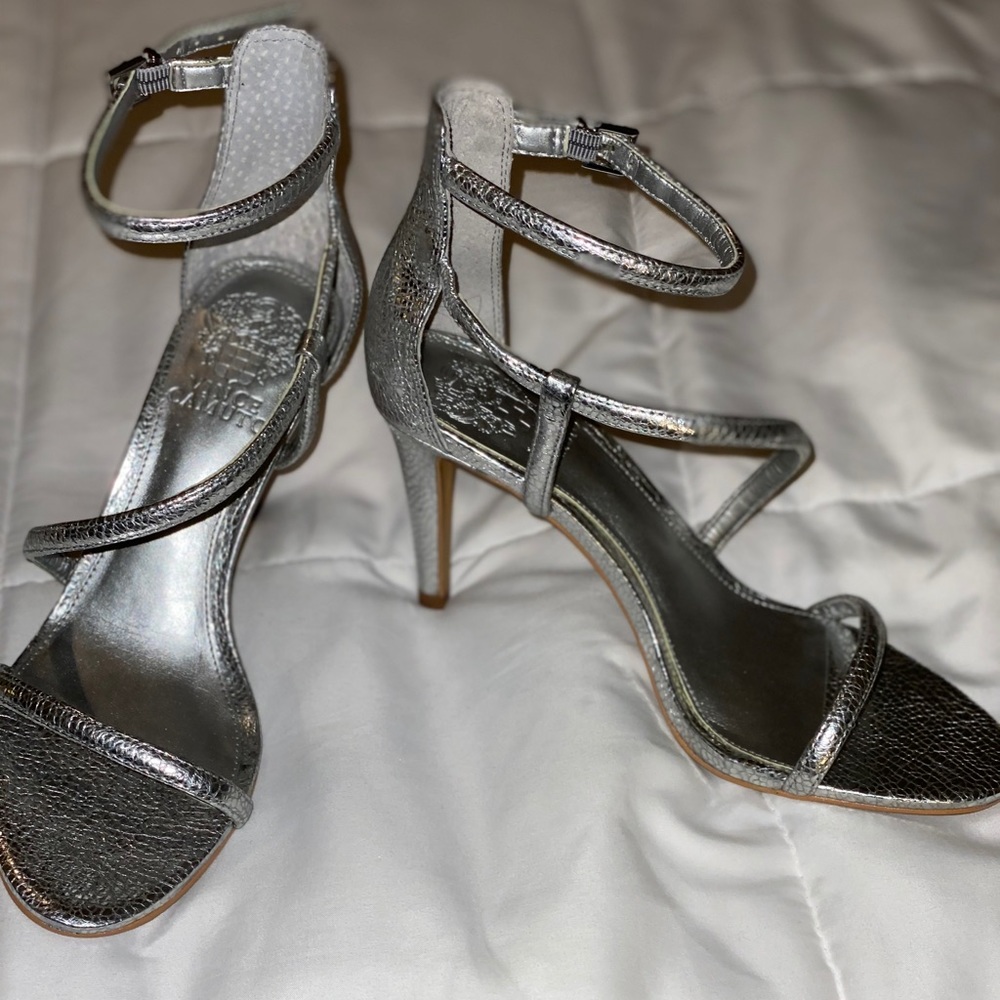 Vince Camuto heals - Picture 1 of 2